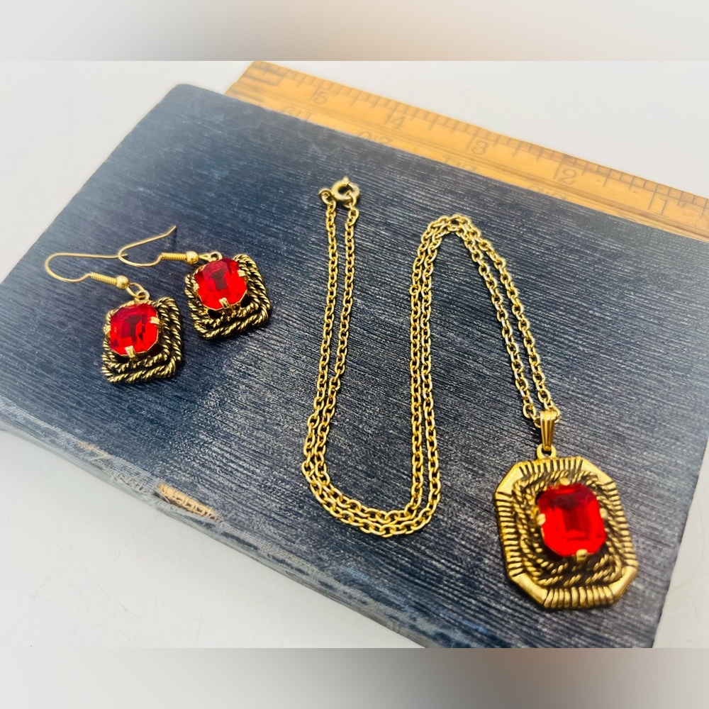 Vintage SARAH COVENTRY red jewel gold chain necklace & earrings set like new!